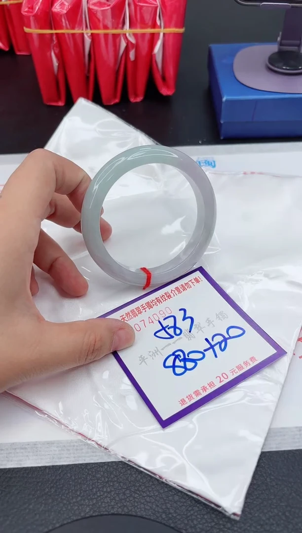 翡翠手镯未镶嵌1