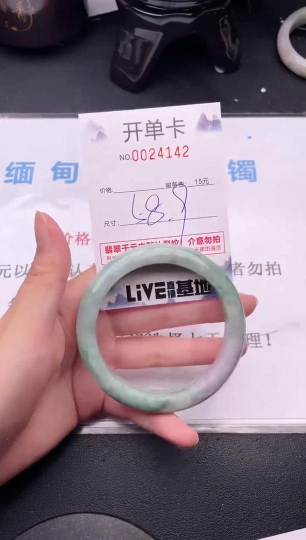 翡翠手镯未镶嵌42拍哪个图片就是发哪个