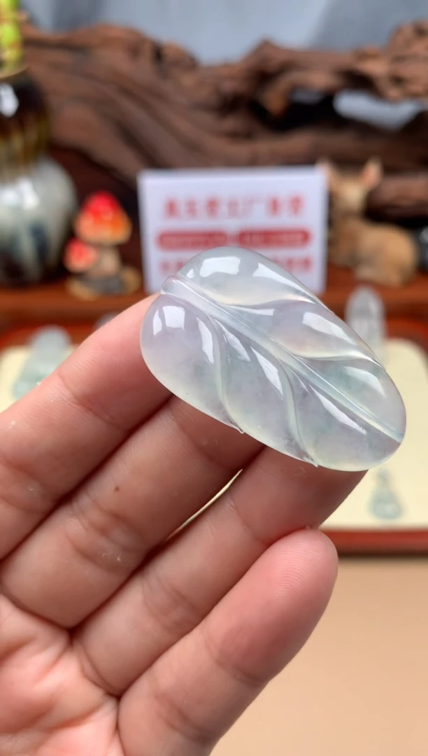 翡翠未镶嵌颈饰叶子