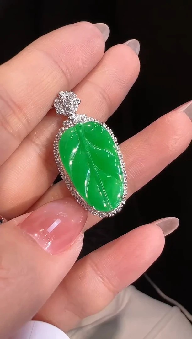 【闪购商品】翡翠吊坠(不含链)18K金镶嵌树叶吊坠