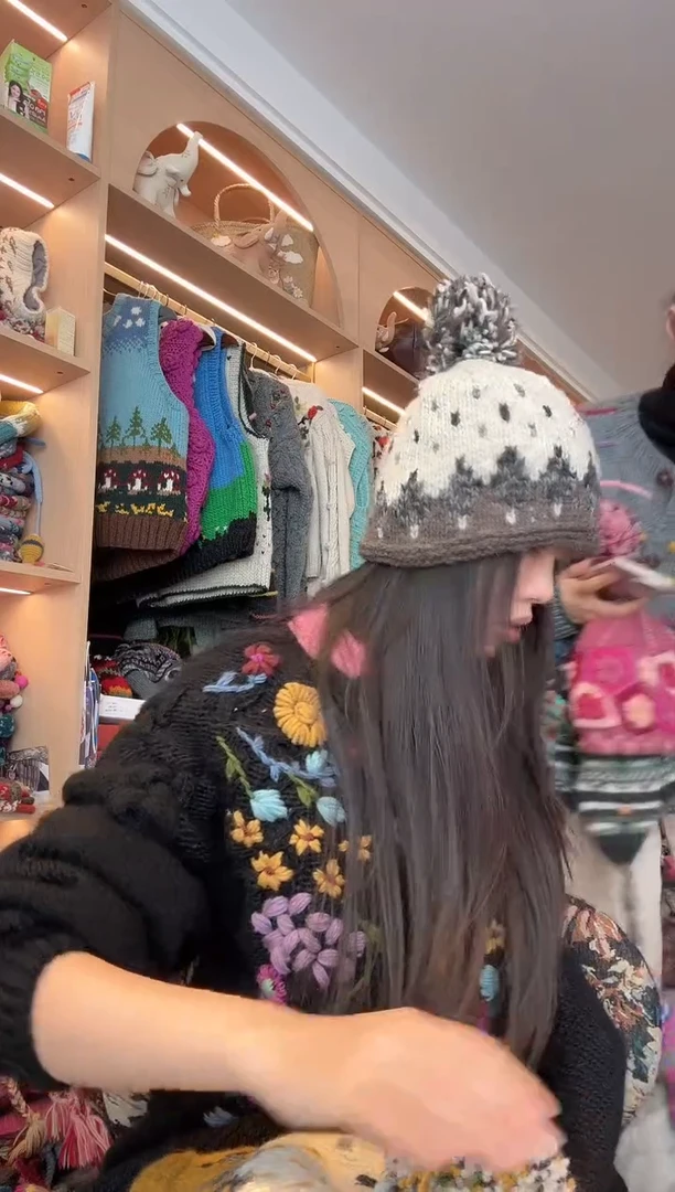 羊毛灰色单球帽