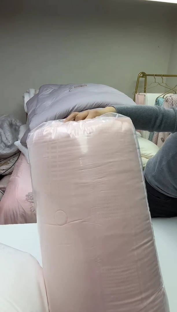 95%以上粉色提花冬被200*230