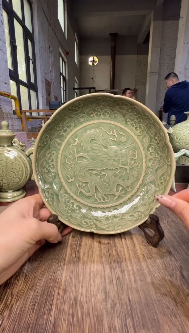 微瑕耀州窑穿云龙盘