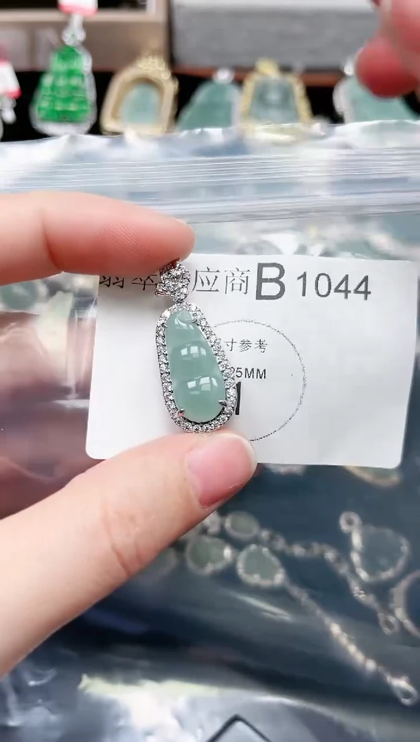 【闪购商品】翡翠颈饰未镶嵌1044赠皮绳