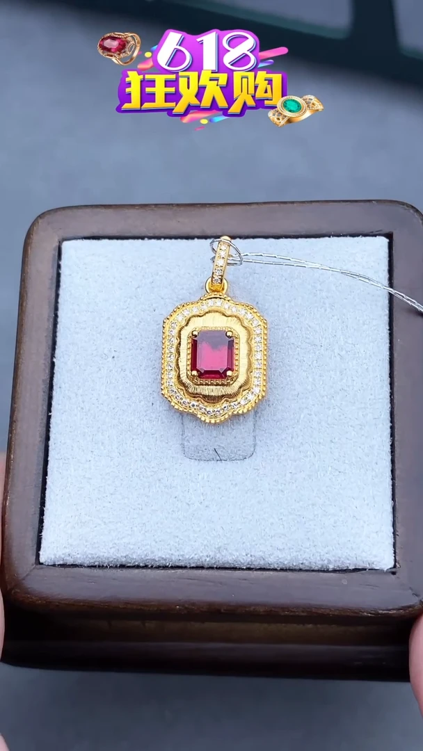 18K金镶嵌颈饰红宝石............