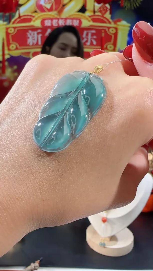 【闪购商品】翡翠吊坠(不含链)18K金镶嵌叶子多样性发一