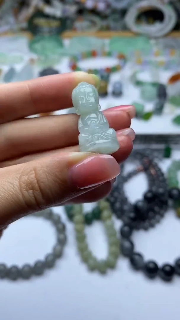 翡翠挂件未镶嵌翡翠