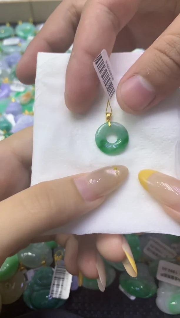 颈饰未镶嵌翡翠天然缅甸翡翠A货