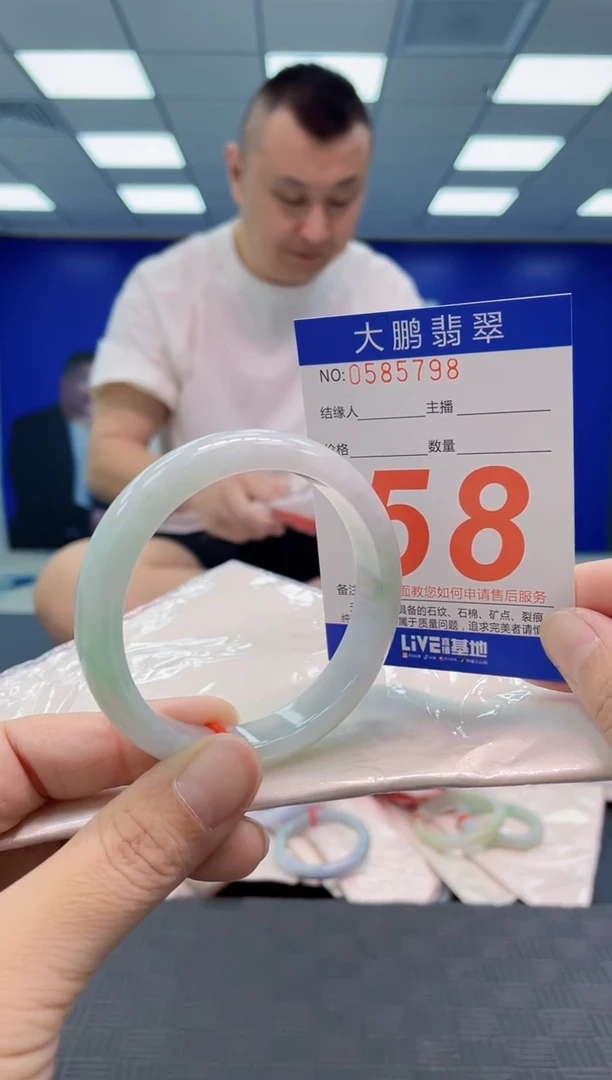 翡翠手镯未镶嵌AAAAAAAAAA