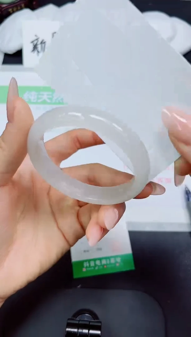 石英质玉手镯未镶嵌373-