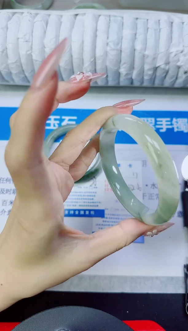 石英质玉手镯未镶嵌11/62.6