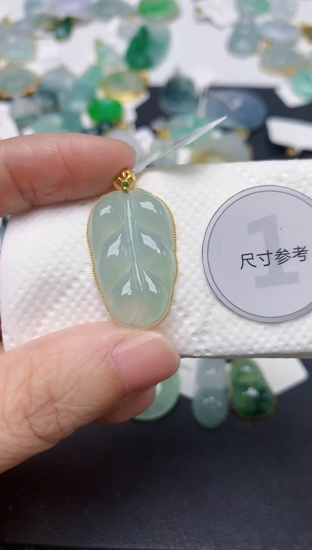 颈饰18K金镶嵌翡翠天然缅甸A货翡翠