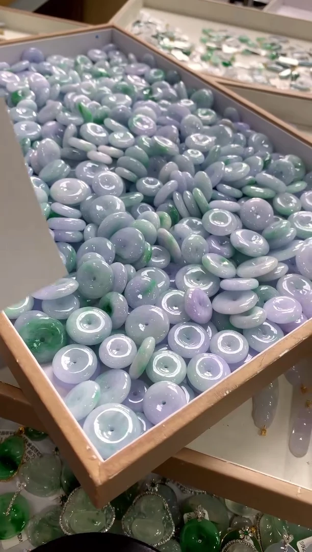 颈饰18K金镶嵌翡翠1111111111111111（多样性发其一）