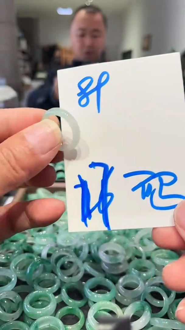 未镶嵌戒圈石英质玉非洲翠