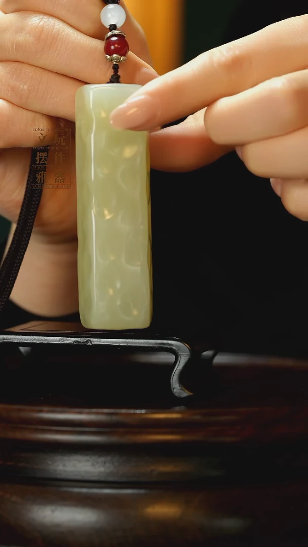 玉《千锤百炼小奶酪》手把件摆件