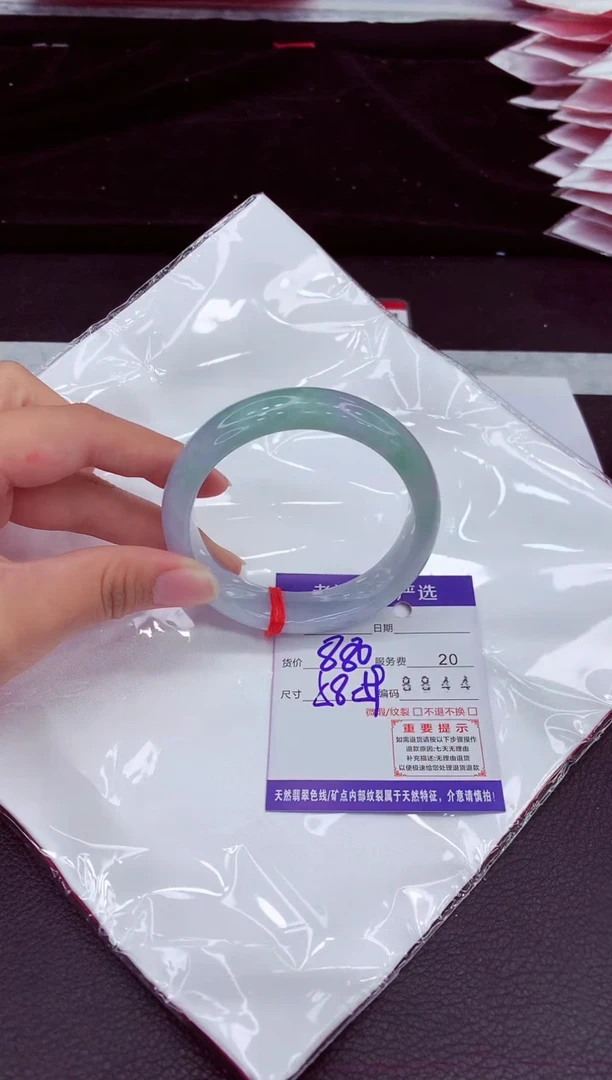 翡翠手镯未镶嵌1