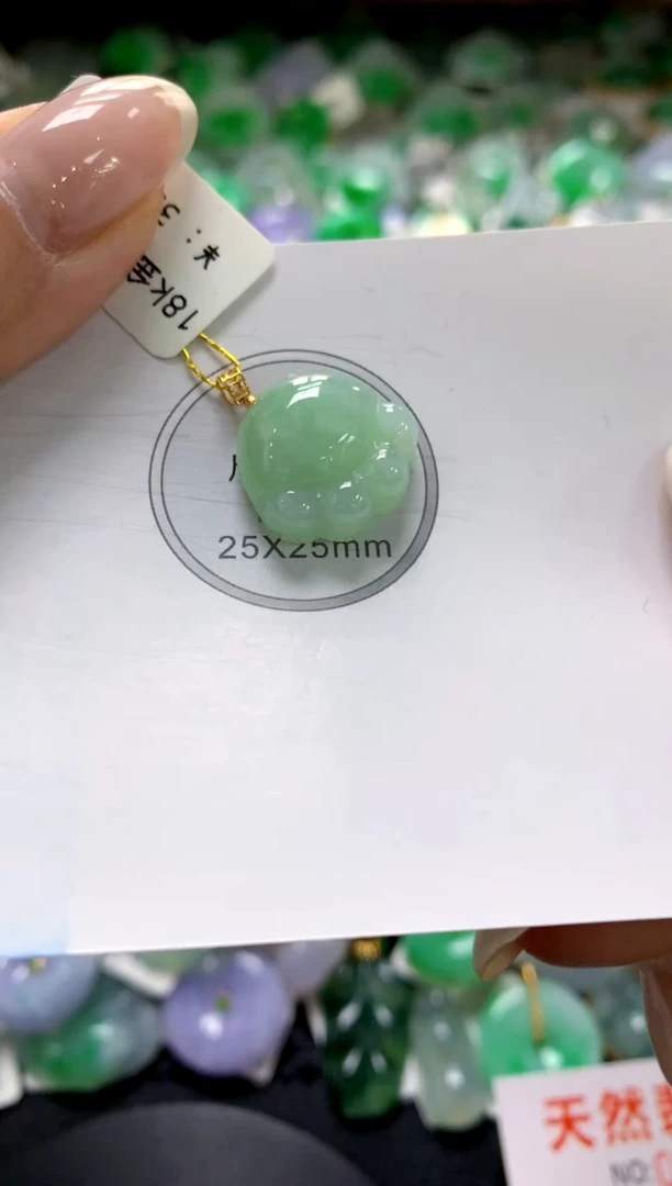 翡翠18K金镶嵌颈饰1111111111111111