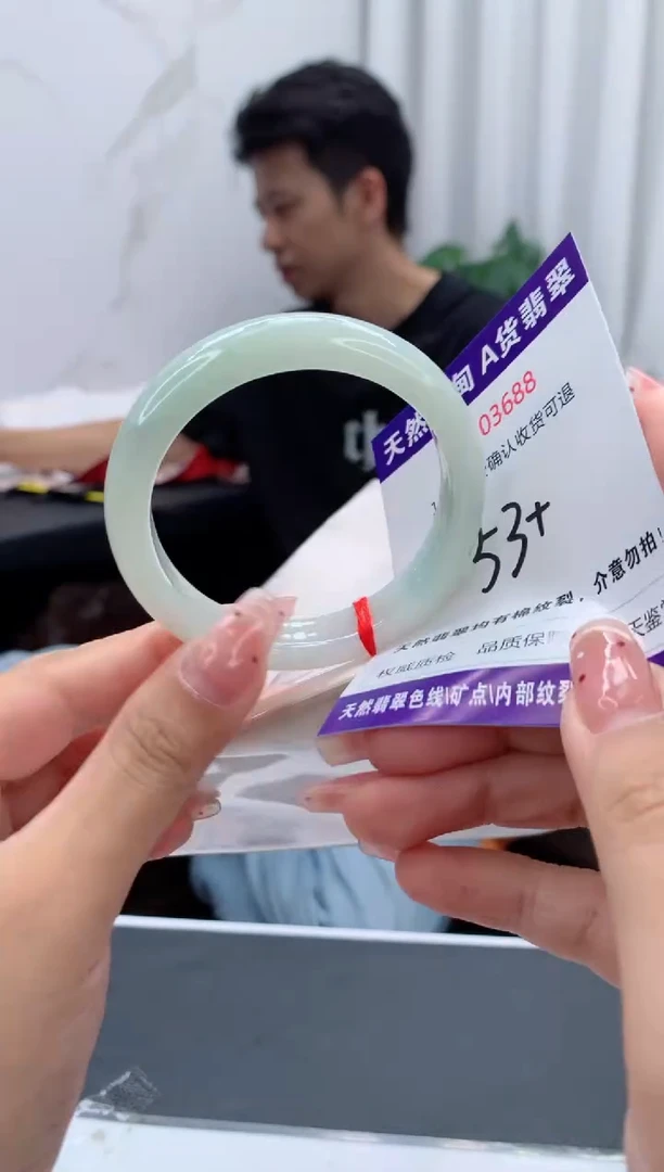 未镶嵌手镯翡翠有纹，完美者勿拍
