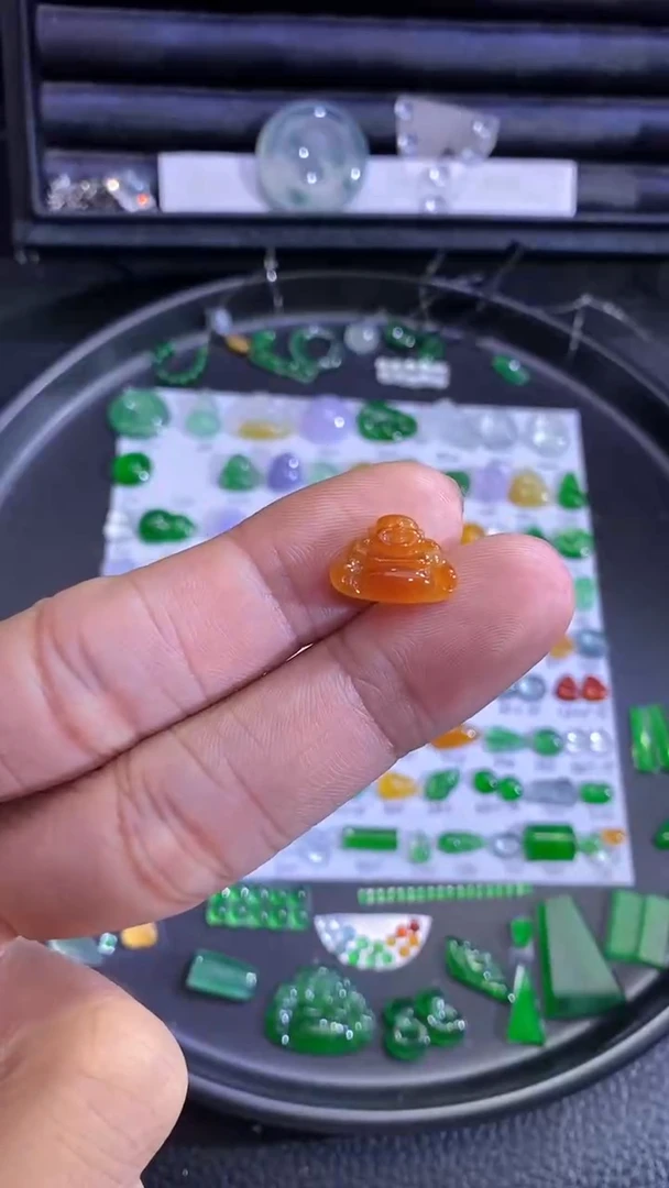 未镶嵌挂件翡翠佛