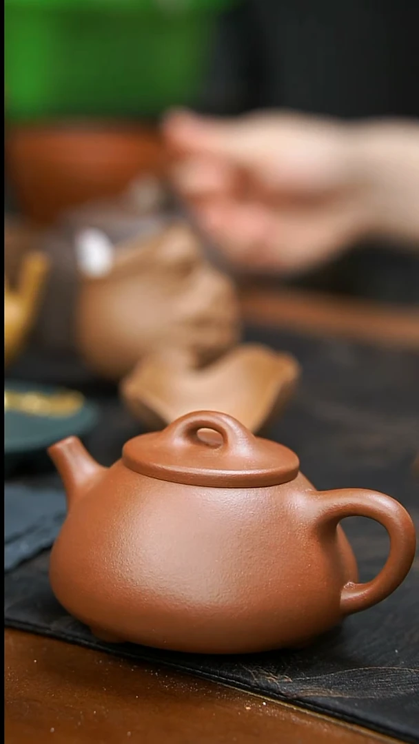 茶壶紫砂光素小石瓢壶