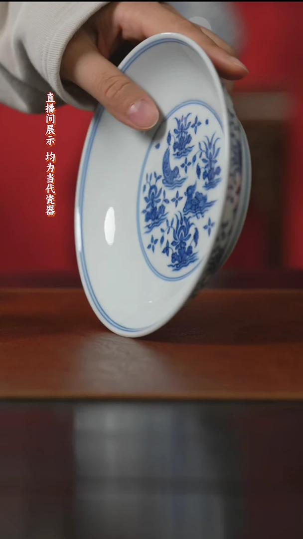 御窑元华堂青花荷塘鸳鸯纹盘