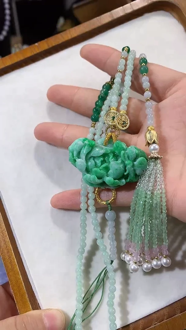 颈饰未镶嵌翡翠吊坠