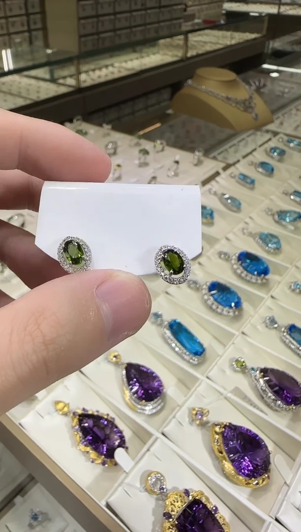 银S925镶嵌透辉石精致耳钉4*6mm