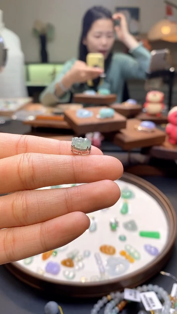 【闪购商品】翡翠银S925镶嵌颈饰貔貅