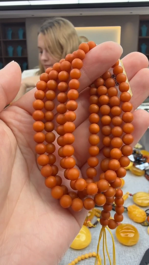 琥珀颈饰未镶嵌401秒拍号 假一罚三