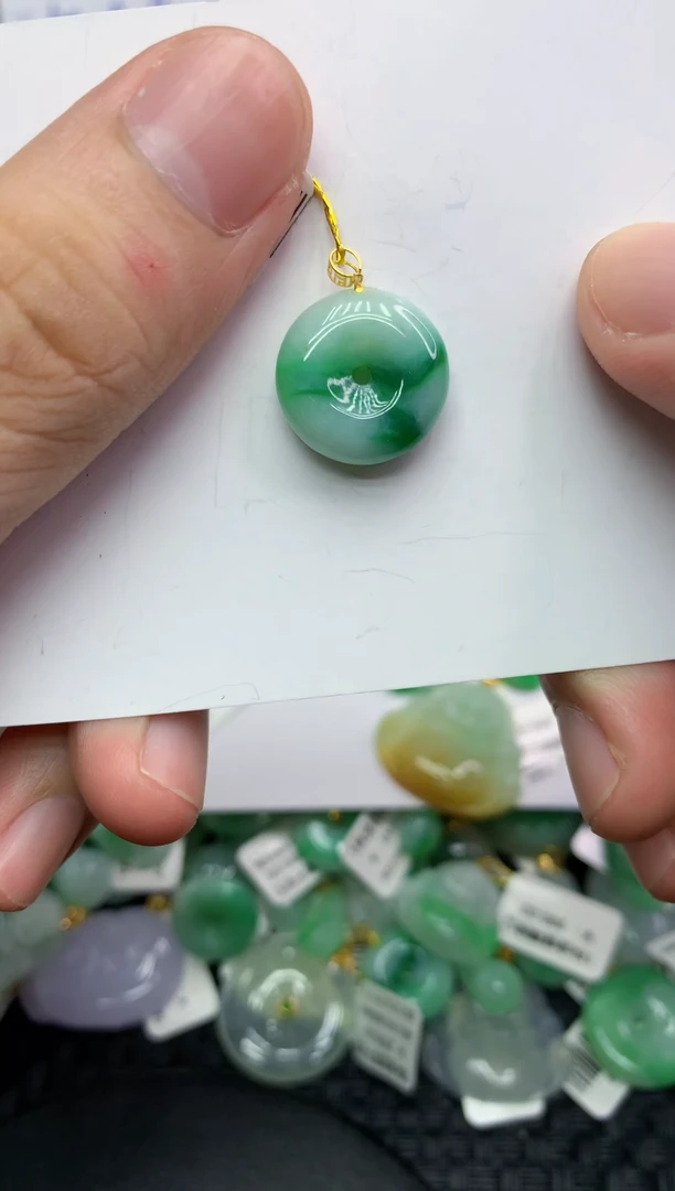 翡翠18K金镶嵌颈饰11111111