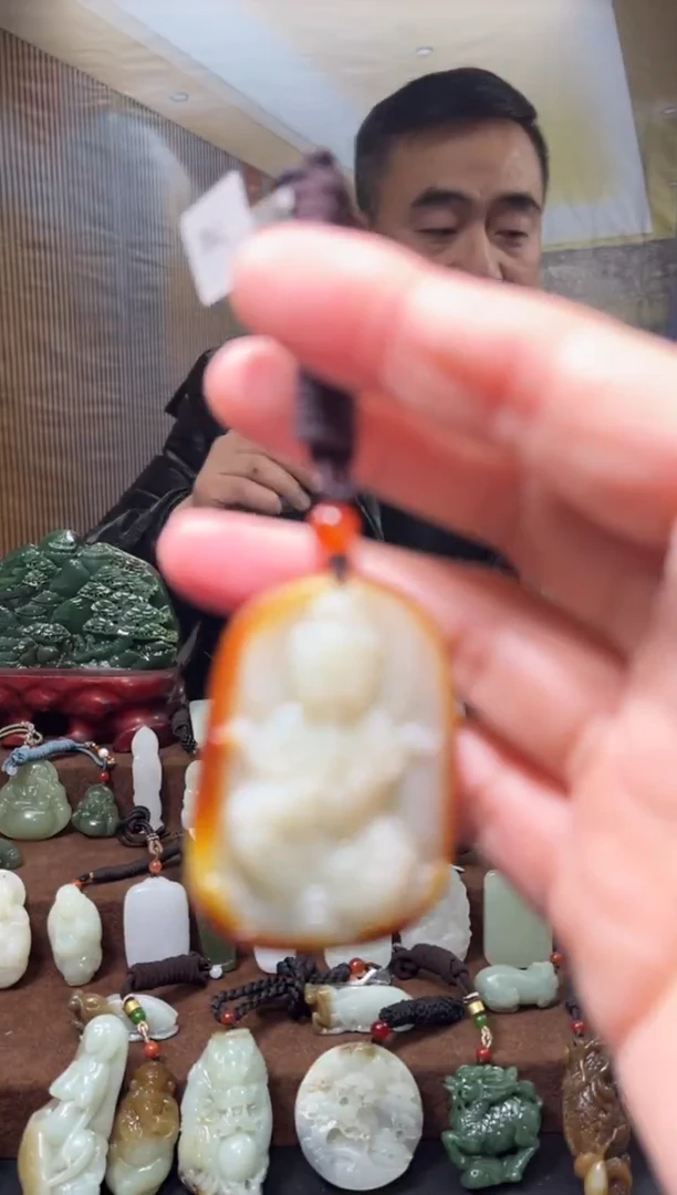 颈饰未镶嵌和田玉.
