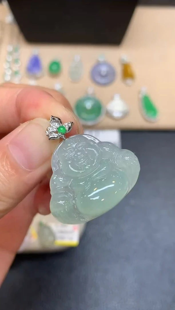 颈饰18K金镶嵌翡翠佛公【无服务费