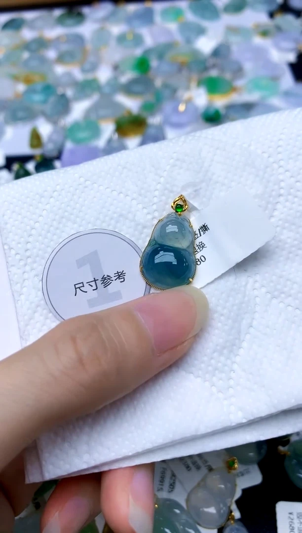 颈饰18K金镶嵌翡翠天然A货翡翠