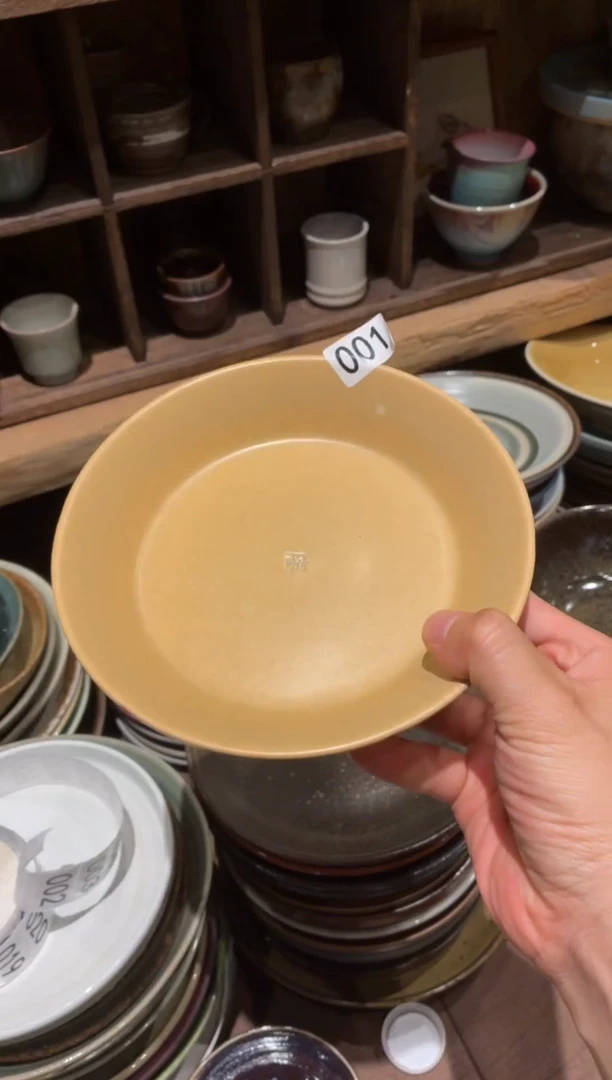 瓷片若****来1 微瑕复古黄立口盘1个