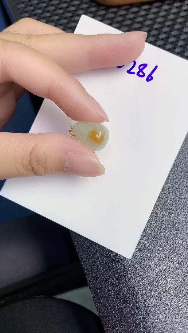 翡翠未镶嵌颈饰0000000001