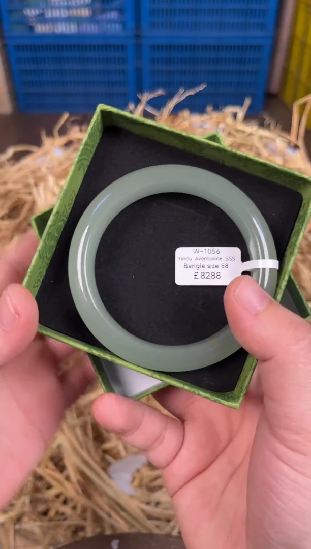 未镶嵌手镯石英质玉W1056