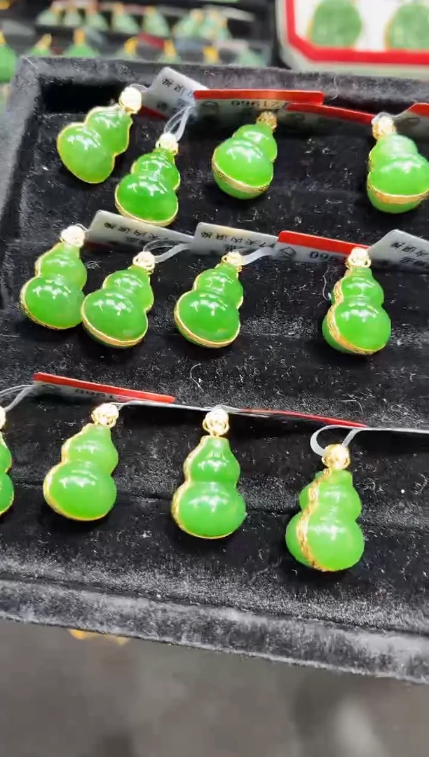 吊坠(赠链)18K金镶嵌和田玉多样性发一