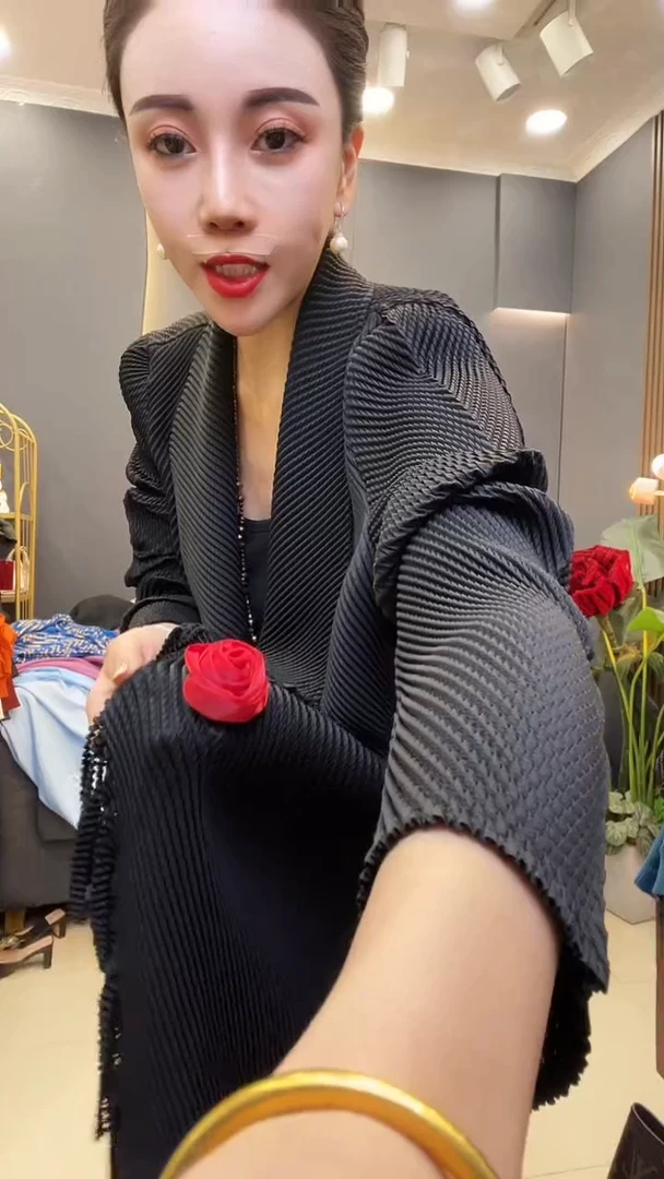 聚酯纤维（涤纶）黑色 流苏西服