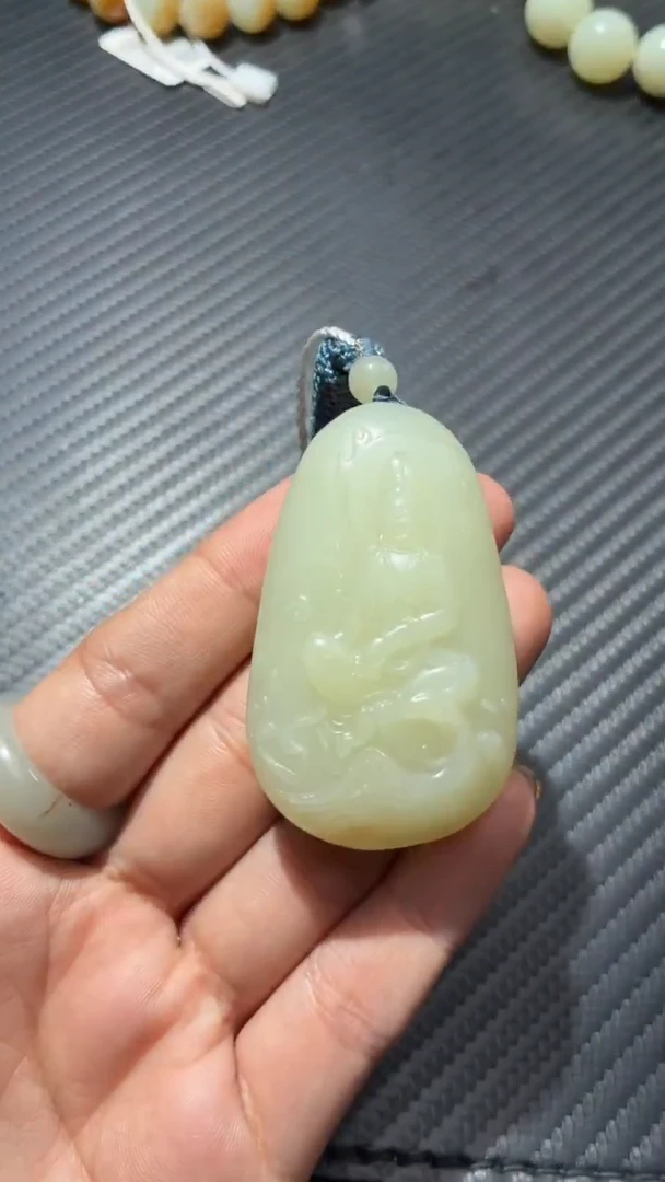 颈饰未镶嵌和田玉若羌糖高青白观音吊坠微色差