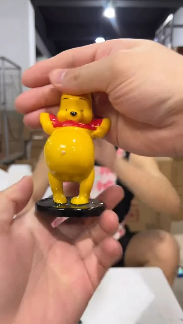 瓷片树脂维尼露肚皮摆件