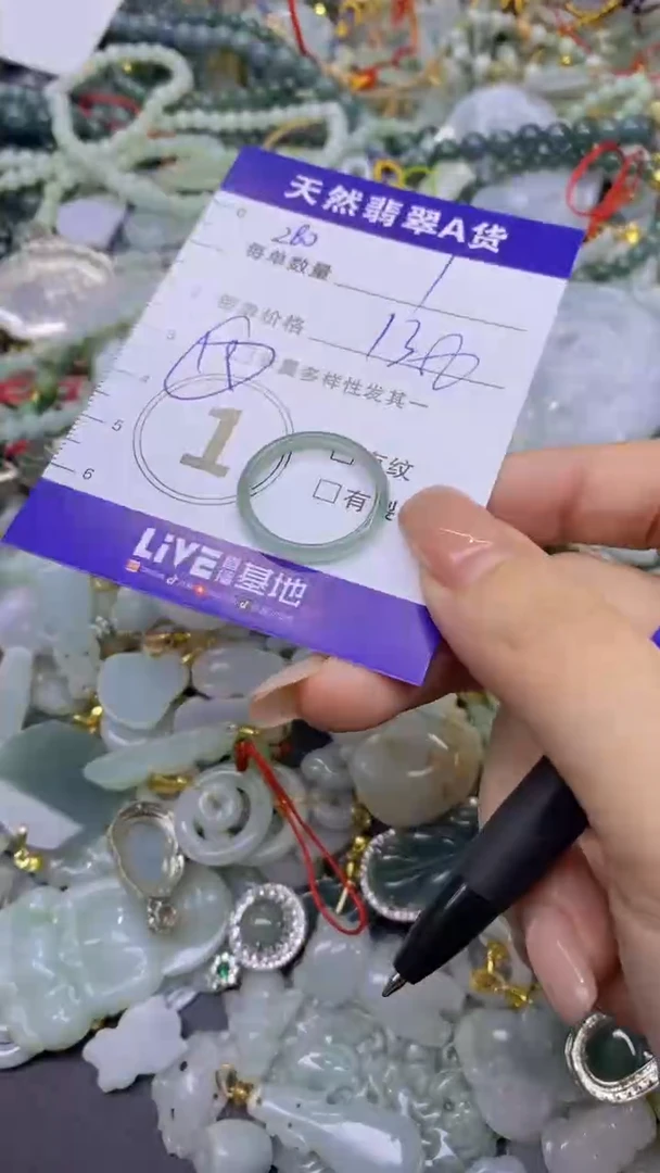翡翠未镶嵌颈饰天然翡翠A货吊坠批量多样性发一