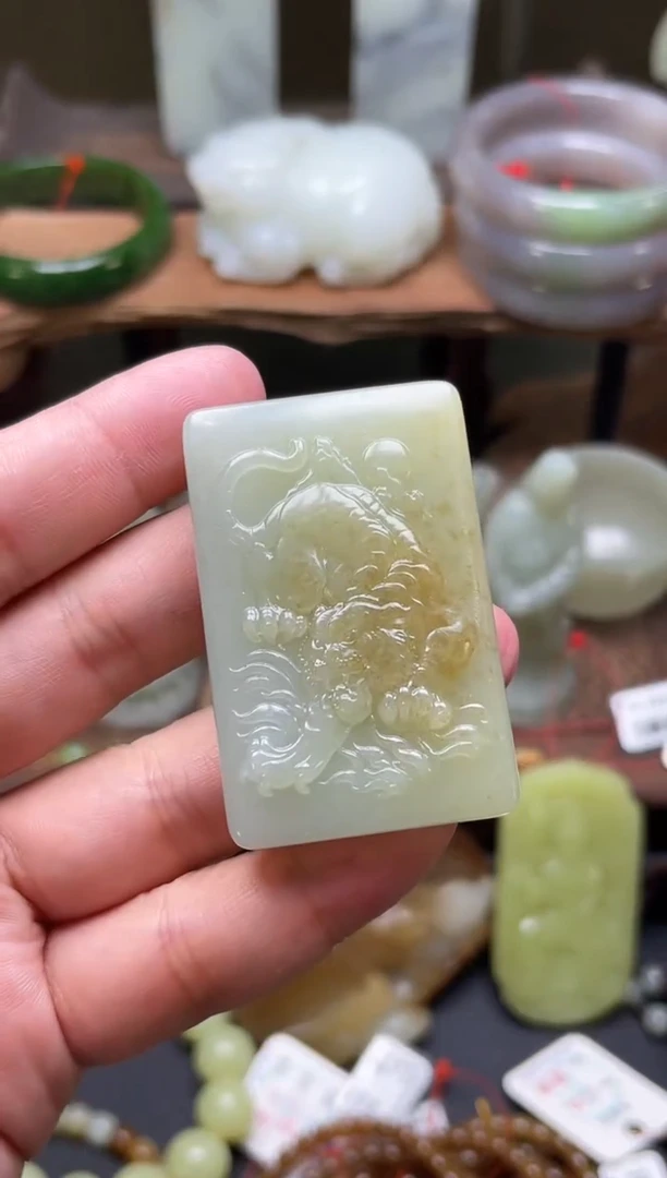 【闪购商品】和田玉吊坠未镶嵌且末青白 下山虎