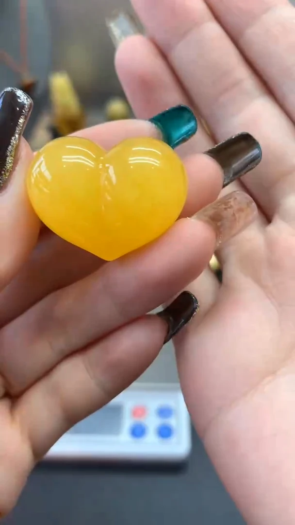 未镶嵌琥珀珠宝奇石小****?1240