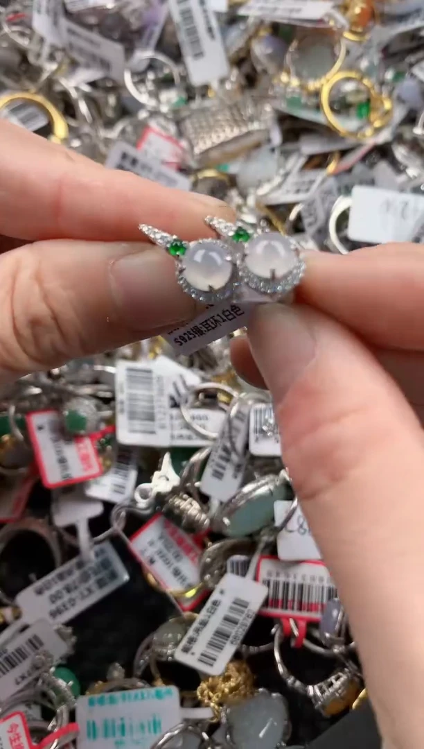 银S925镶嵌戒指翡翠果****o666    8