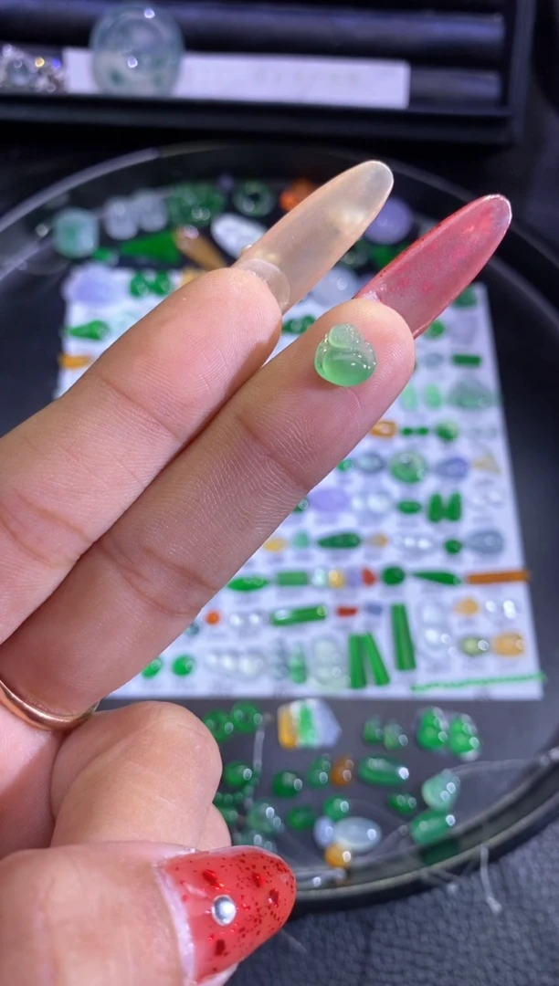 未镶嵌挂件翡翠佛