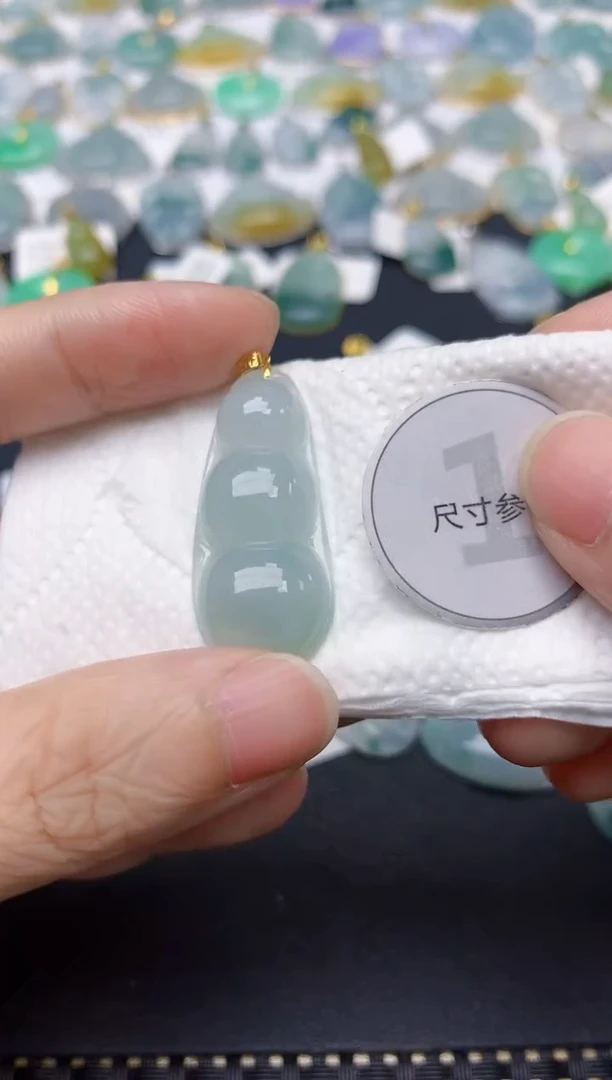 翡翠18K金镶嵌颈饰天然缅甸A货翡翠