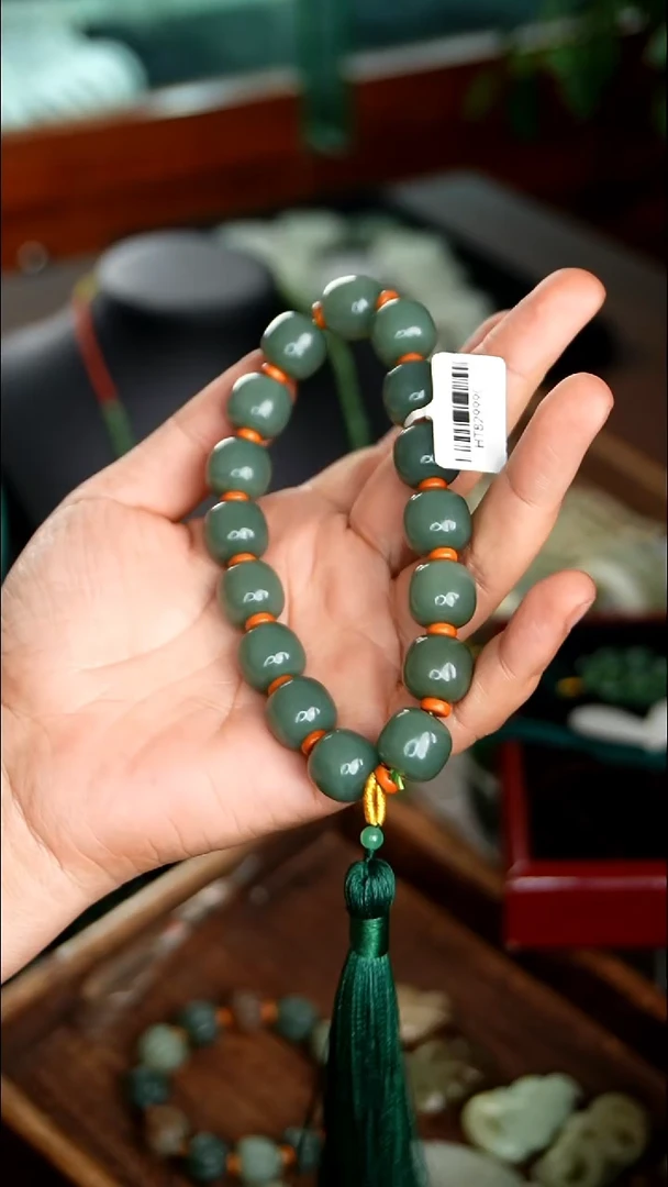 颈饰未镶嵌和田玉苹****瓜手持001