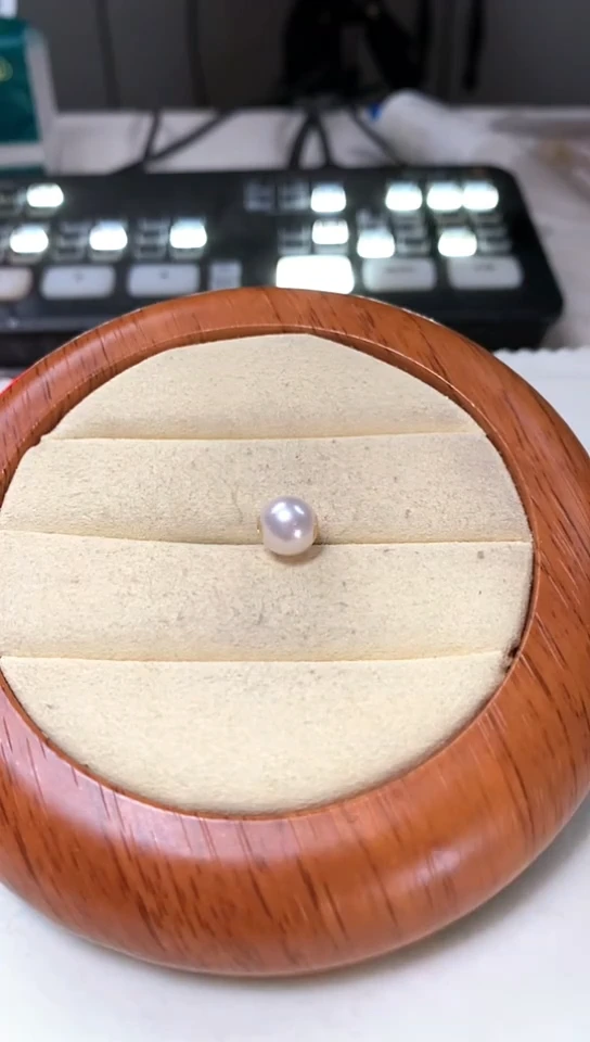 【闪购商品】海水珍珠吊坠(不含链)18K金镶嵌8.5-9路路通