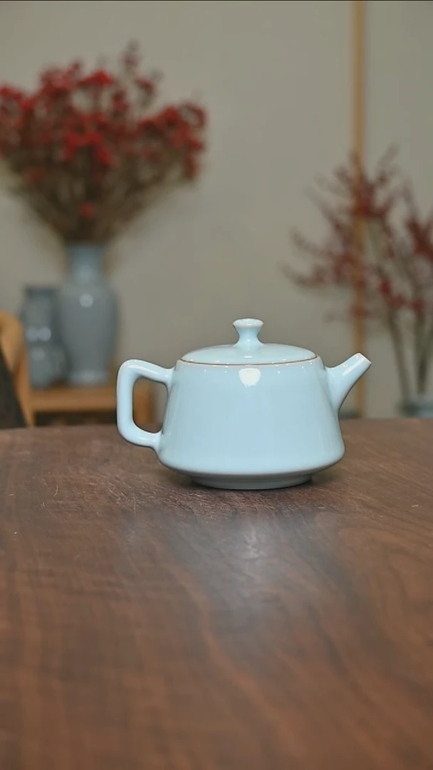 【闪购商品】其他天青釉朱法喜款手拉井栏壶200毫升一级