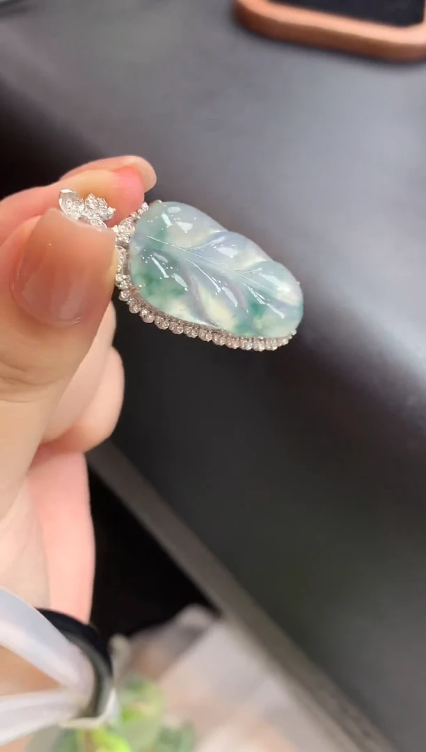 颈饰18K金镶嵌翡翠47-吊坠